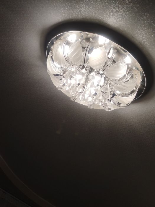 Продам люстру в отличном состоянии