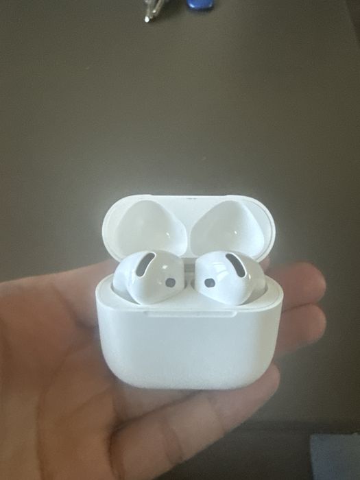 Airpods 4 серия Продам Срочно