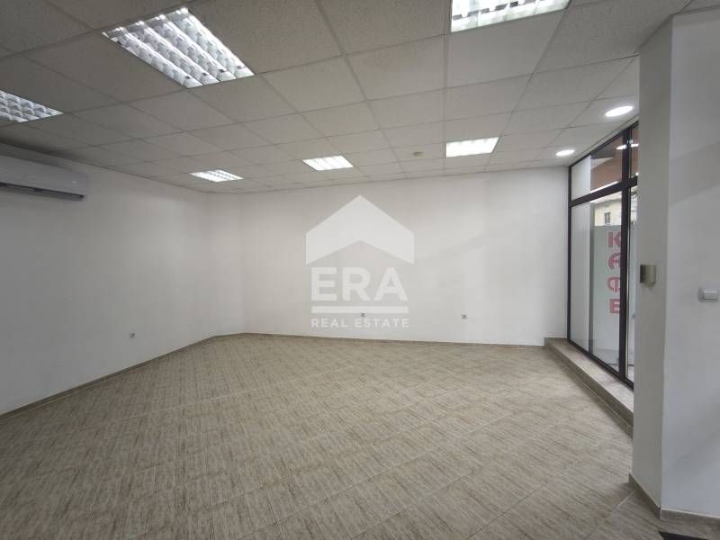 Търговско помещение под наем със статут на магазин за промишлени стоки