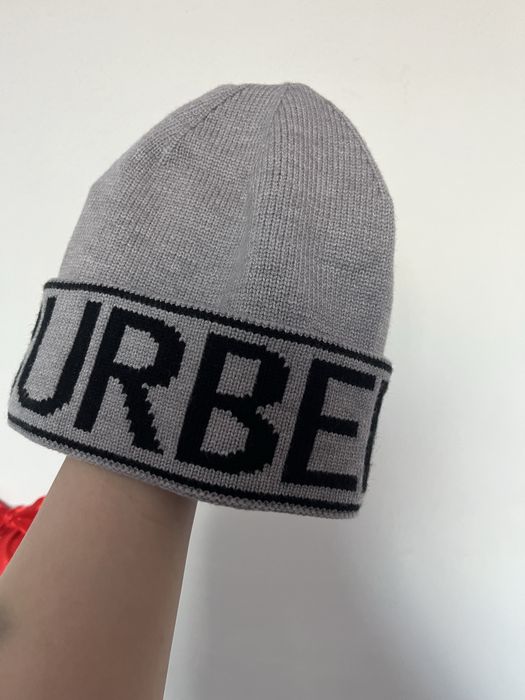 Шапка в спортивном стиле