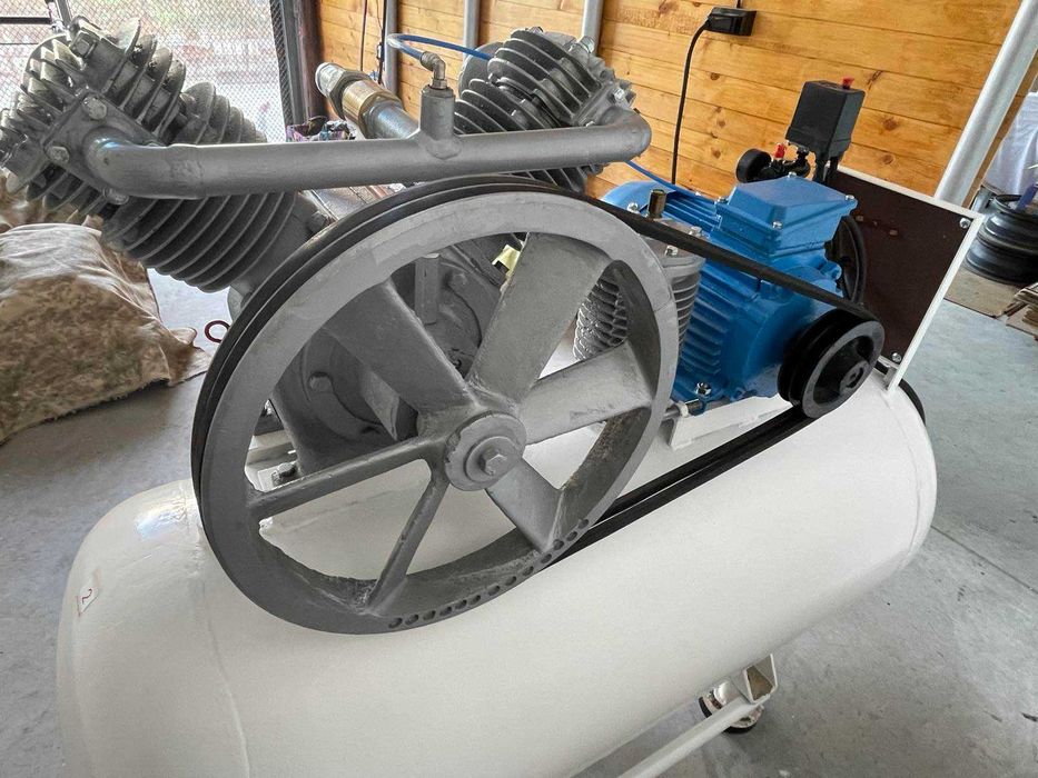 Български трифазен компресор УК 50