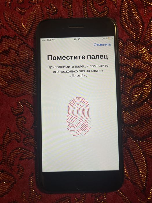 IPhone 7 black.