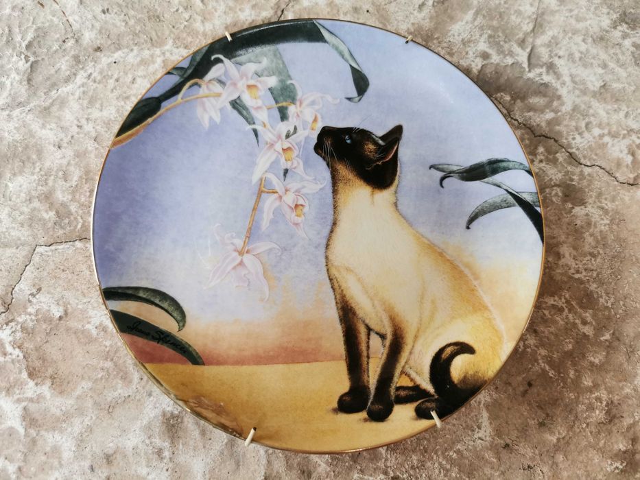 Порцеланови чинии за стена