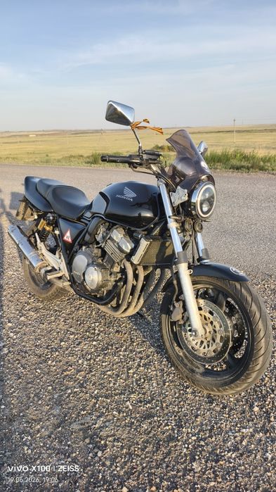 Мотоцикл Honda SB400