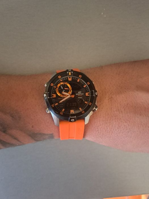 Часовник Casio ema100