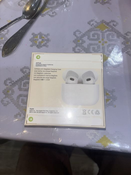 Air pods & Powerbank