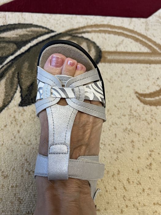 Sandale din piele gri