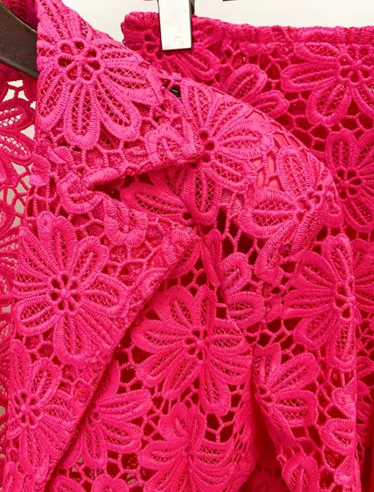 Дамски костюм от дантела