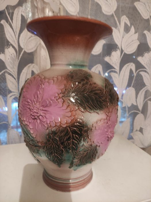 Продам керамическую вазу