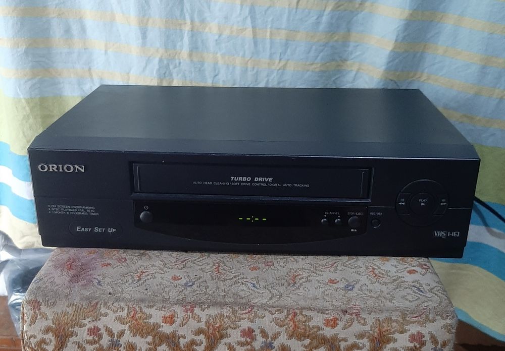 Vând videorecorder orion în stare bună funcționare