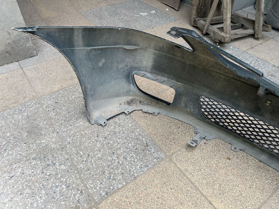 Передний бампер Mazda MPV 2002
