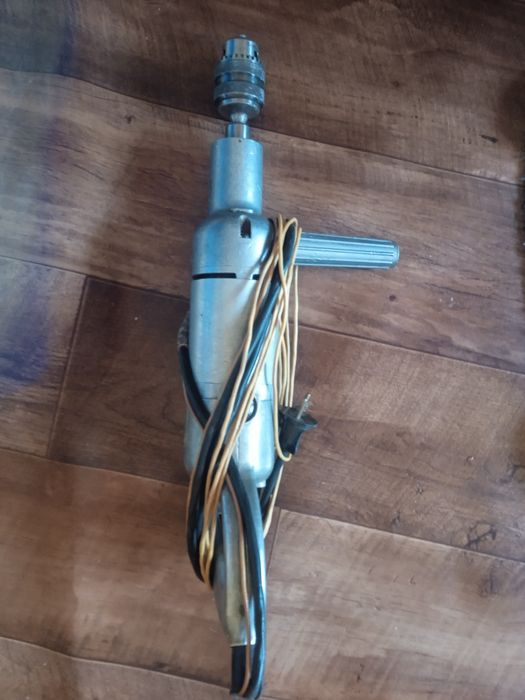 Дрель перфоратор в отличном рабочем состоянии!