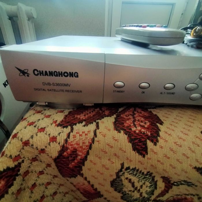 Ресивер (тюнер) для спутниковой  тарелки.