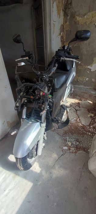 Honda Silverwing 600 pt. piese sau restaurat