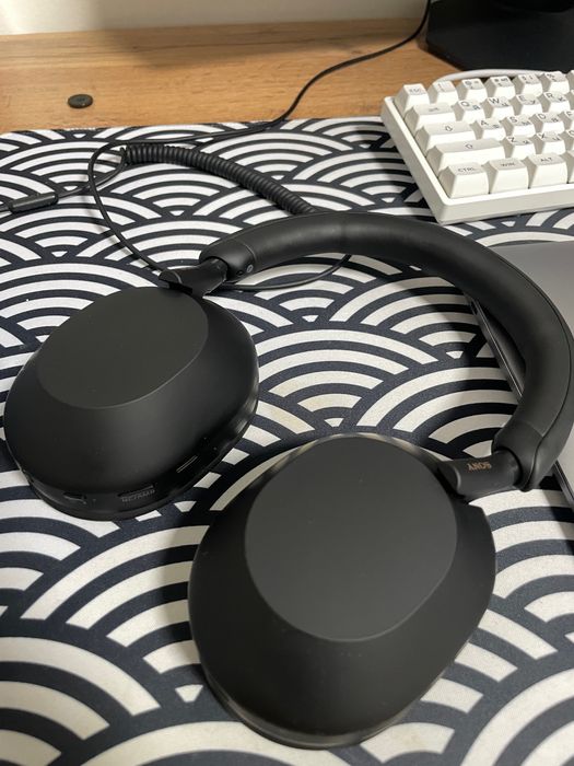 Продам Sony XM5 черного цвета