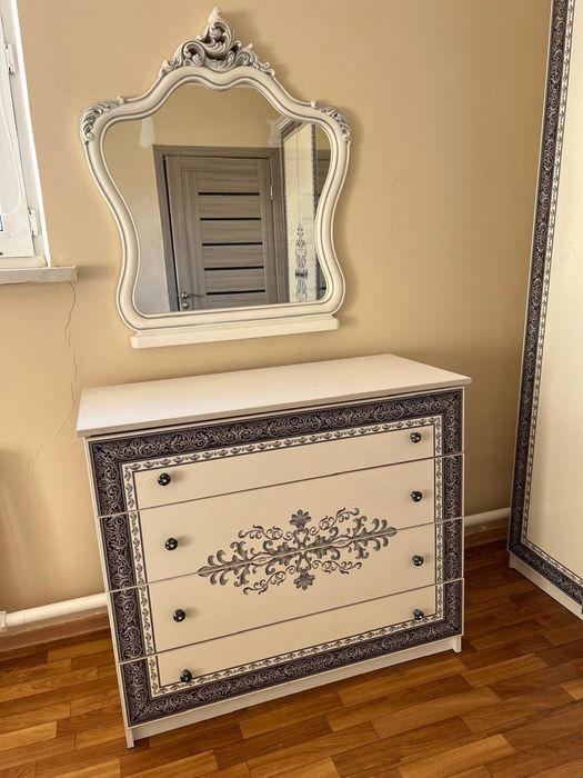 Продаю спальный гарнитур