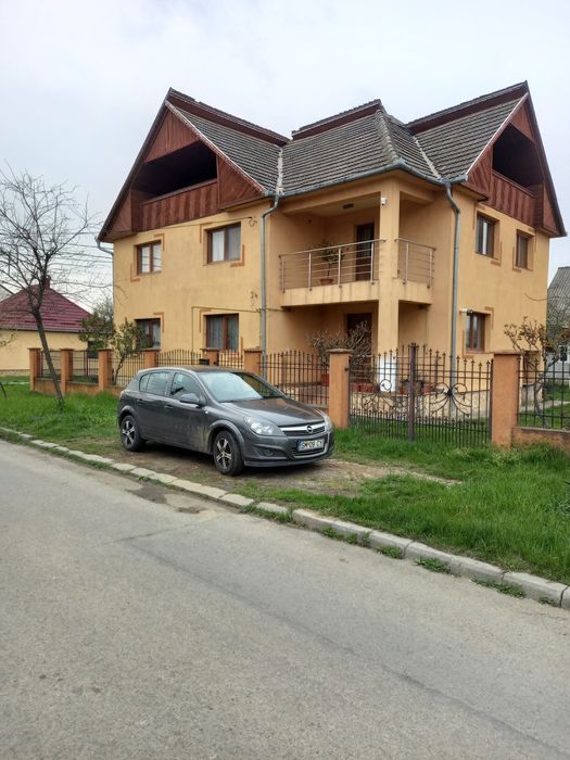Vind casă cu etaj în Satu Mare str Pintea Haiducul 34