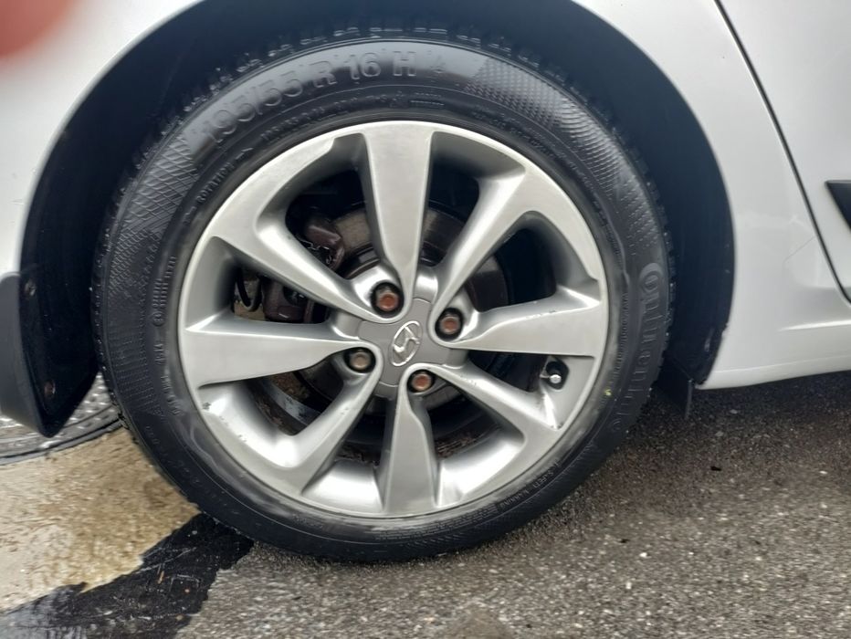 Hyundai i20 Black Line 1,25 /85CP 2015(octombrie) 6900€ ușor negociabil. Se vinde deoarece am trecut la Hyundai hibrid!