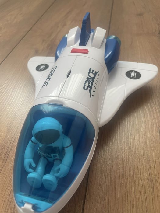 Navă spațială cu astronaut