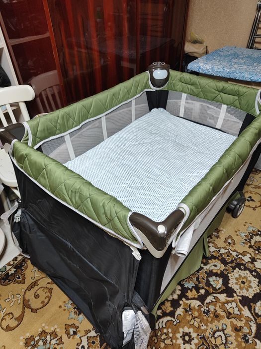Продам детскую кроватку манеж Chicco