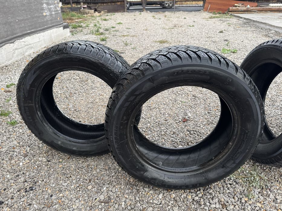 Зимняя резина 215/55/16