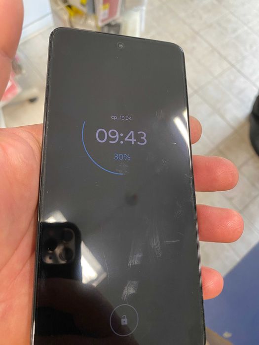 Продавам перфектен Motorola Moto g72