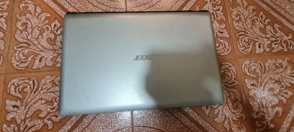 Leptop acer defect