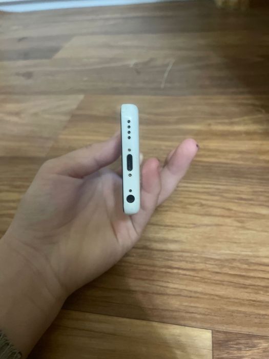 Iphone 5C в отличном состоянии