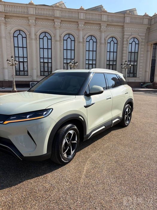 Byd YuanUp Sotiladi 2025 yil