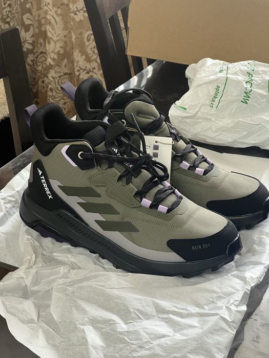Продам новые кроссовки Adidas Terrex Anylander Mid
