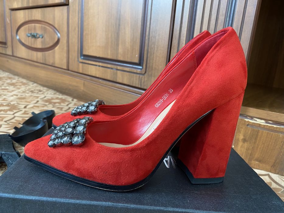 Продам новые туфли