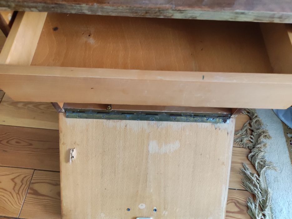 Тумбочка с выдвижным ящиком