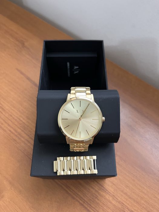 Златист часовник Armani