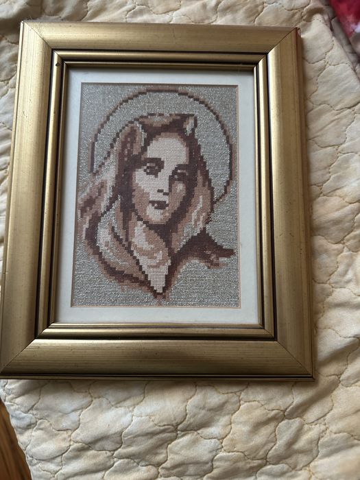 Гоблени за ценители ръчно бродирани в красиви рамки