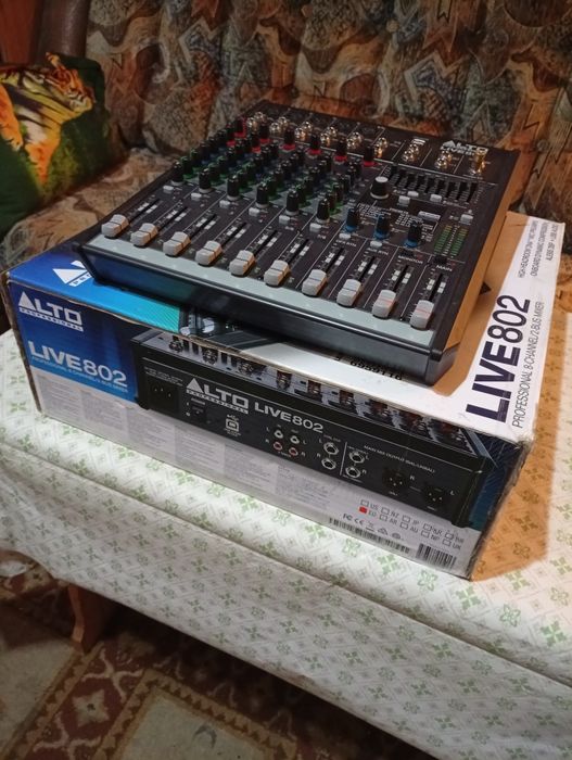 Vind mixer Alto live 802 cu efecte
