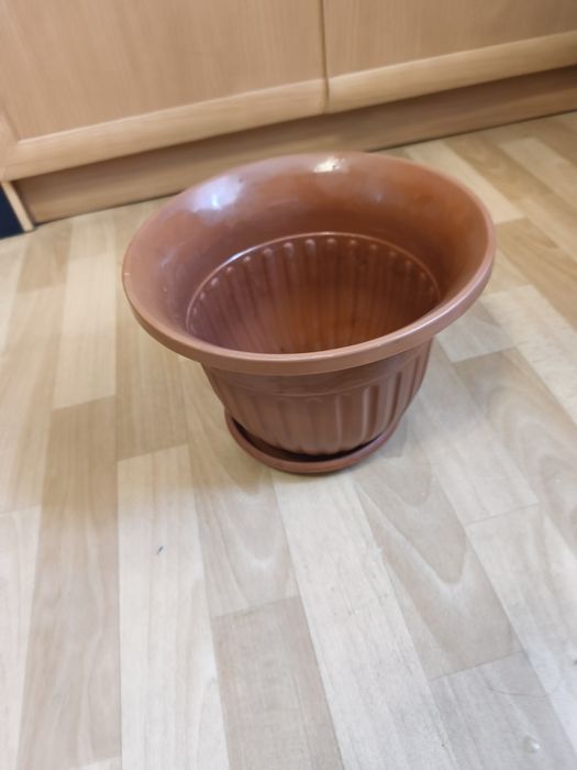 Продается горшок для цветов