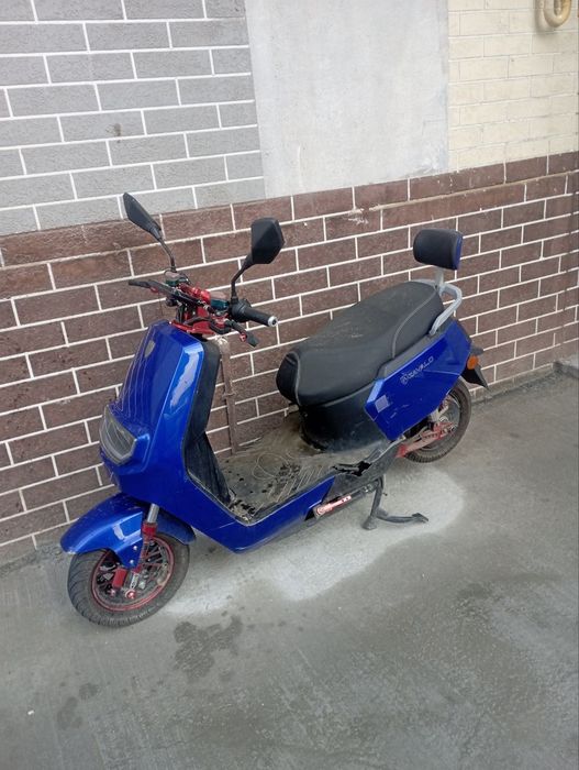 Skuter sotiladi srochno