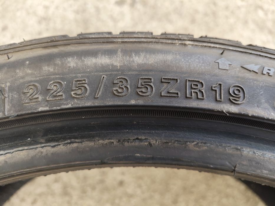 Продавам 2 гуми / 225/35/19