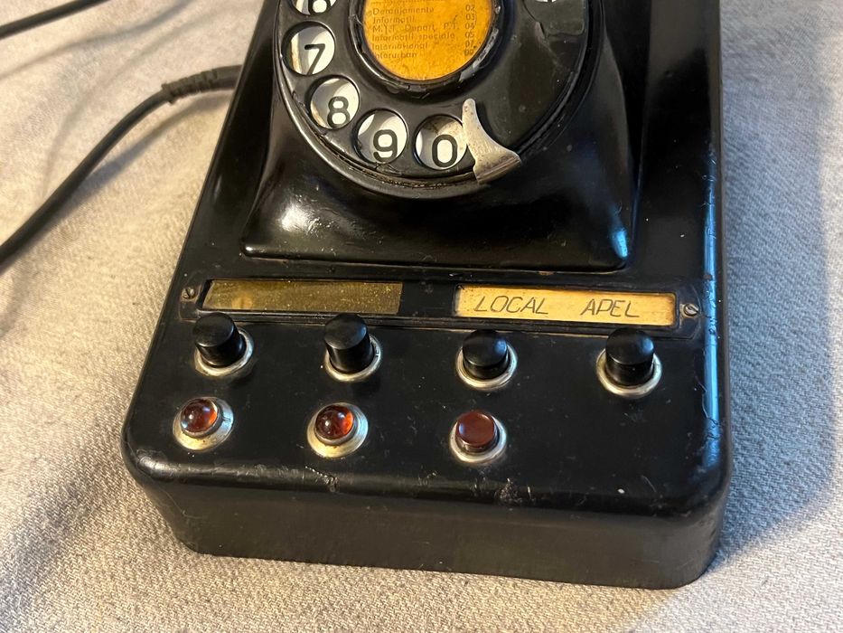 Telefon vechi cu disc si centrala UTM RS71468 fabricat in 1977