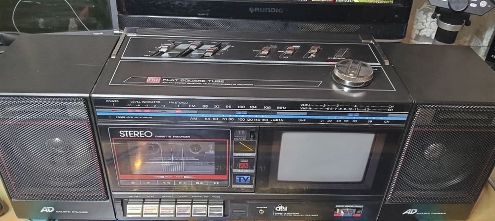 Radio casetofon cu tv