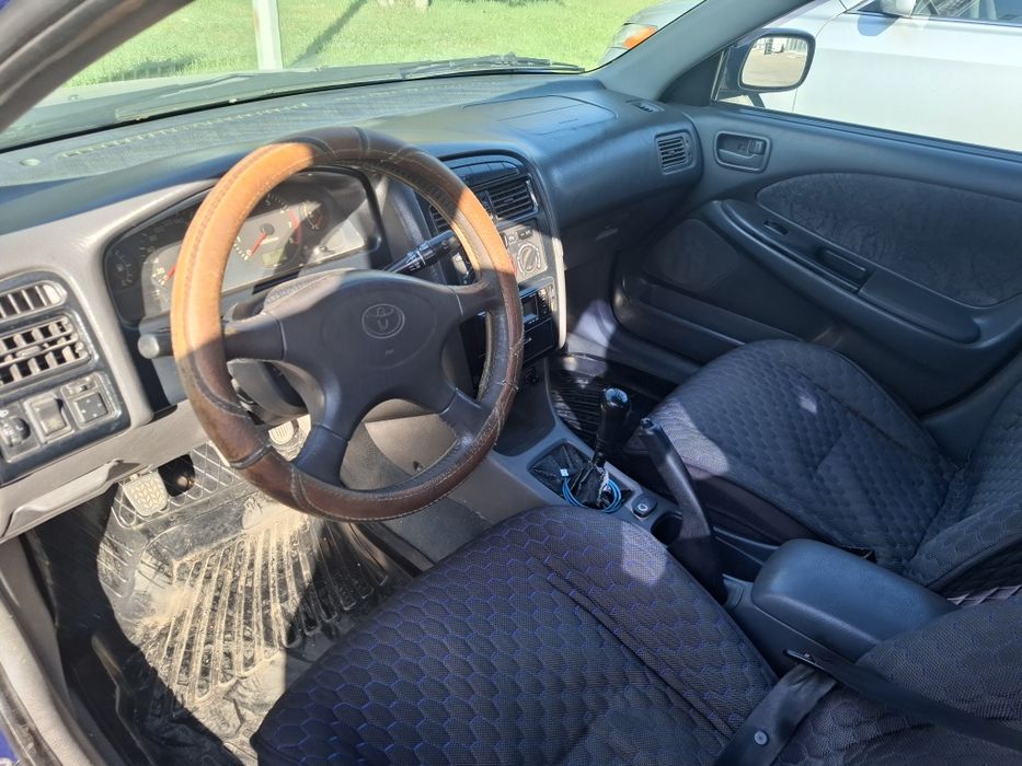 Toyota avensis 2000 1.6 продам