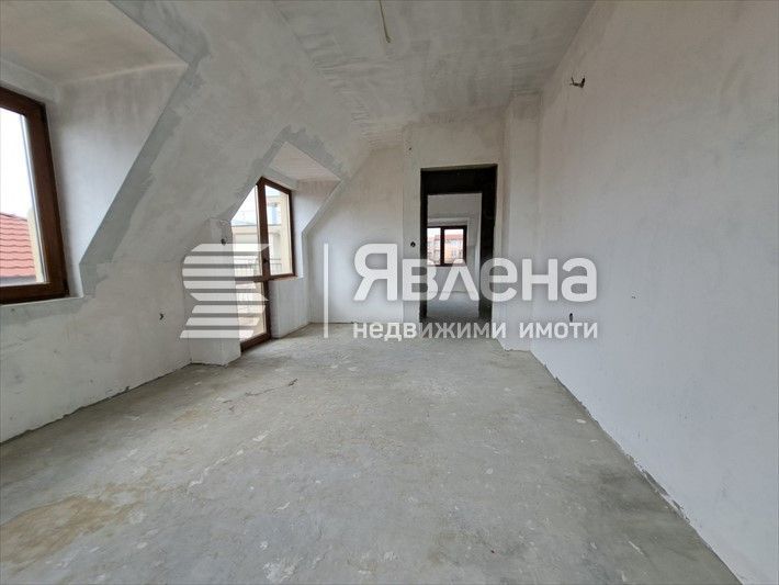 Тристаен апартамент в Несебър