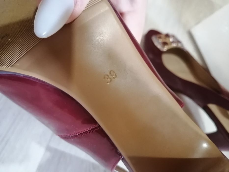 Продам босоножки