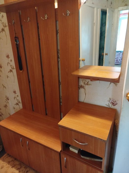Продам прихожую.
