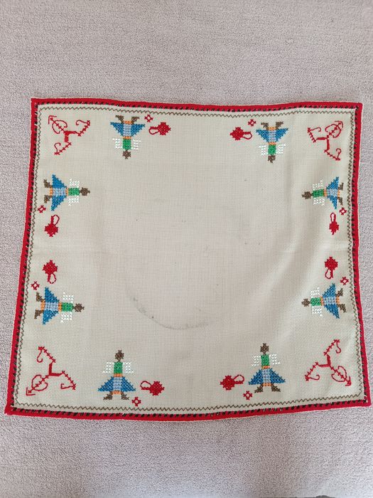 Бродирано кареее