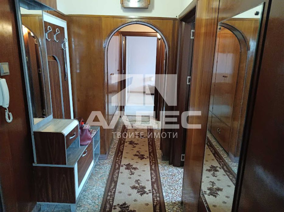 Продава се ремонтиран и обзаведен 3-ст. ап. в Хиподрума!