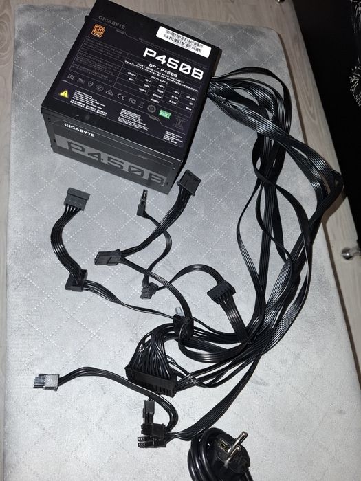 Sursa GIGABYTE P450B 450w 80+ Bronze