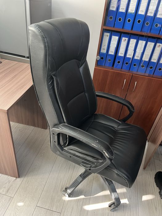 Срочно продам офисное кресло