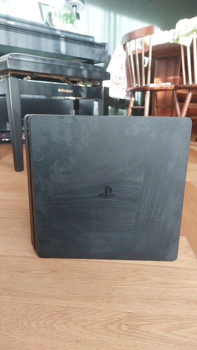 PS 4 slim,900 gb + jocuri