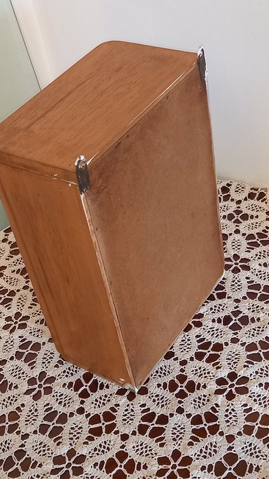 Vand dulăpior lemn,culoare natur,interior compartimentat,1 usa